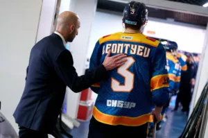 Владислав Леонтьев